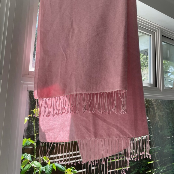 Pashmina and silk shawl - Picture 2 of 2